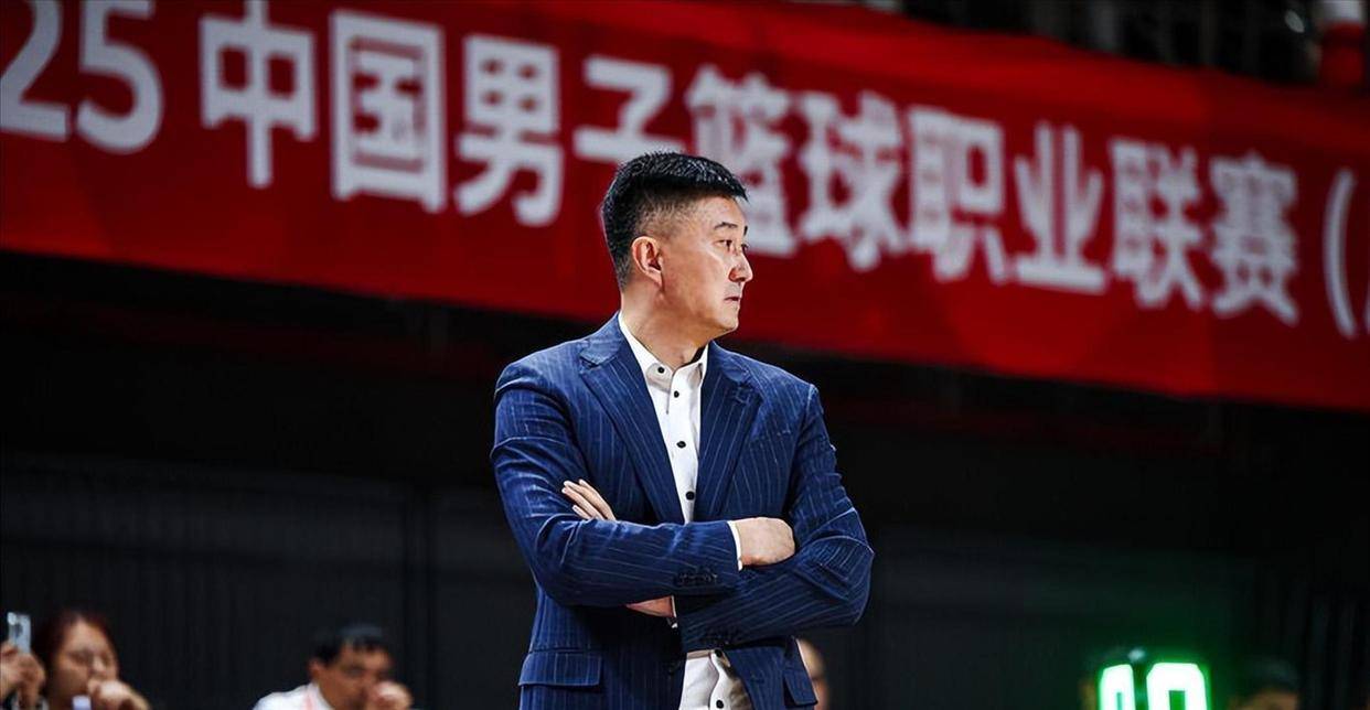 包含刚刚！广东宏远临场应变备战欧超杯转会期俄克拉荷马雷霆备战国王杯，克里夫兰骑士集结日更衣室发声的词条亚博中国官网